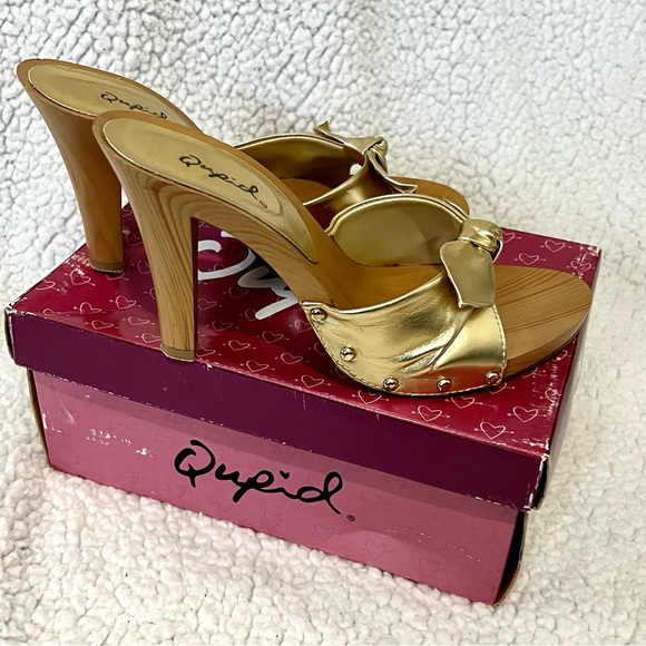Qupid Gold Heels
Women’s Size 6 1/2 - Picture 2 of 7